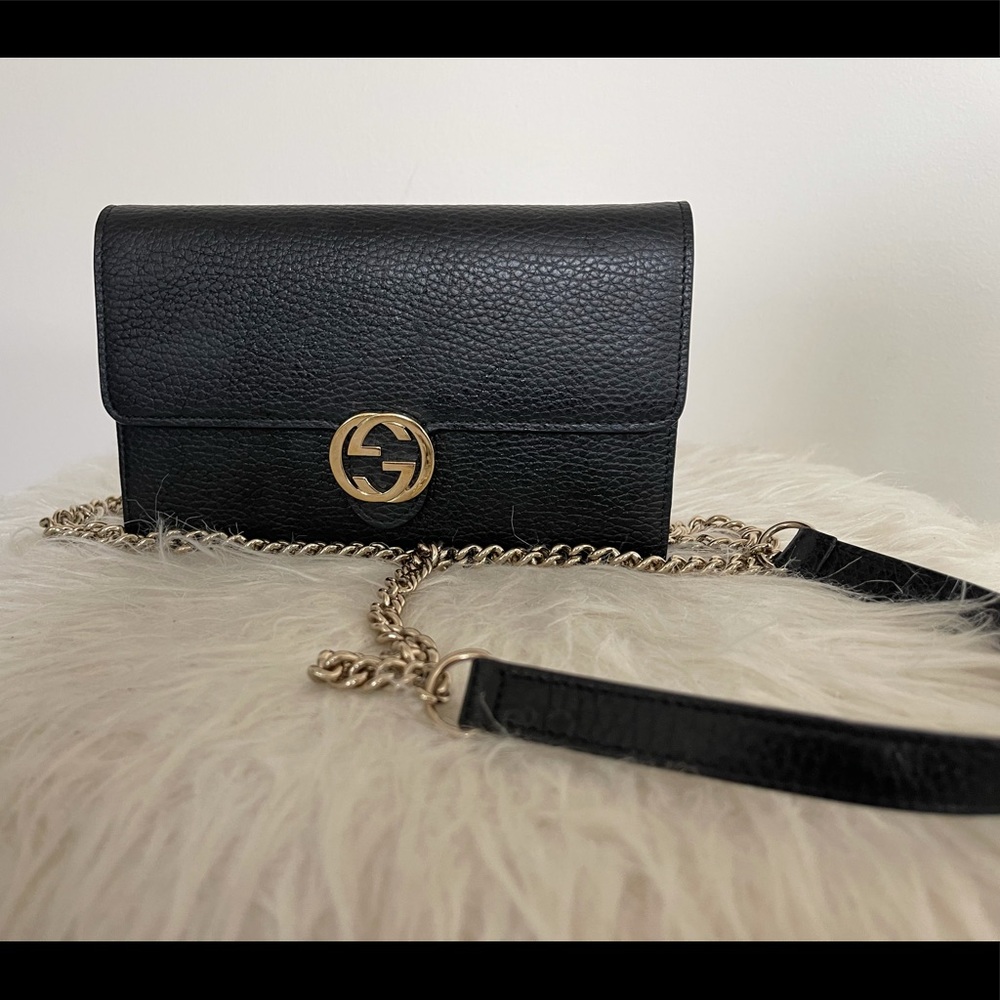Gucci chain mini bag. Crossbody leather bag